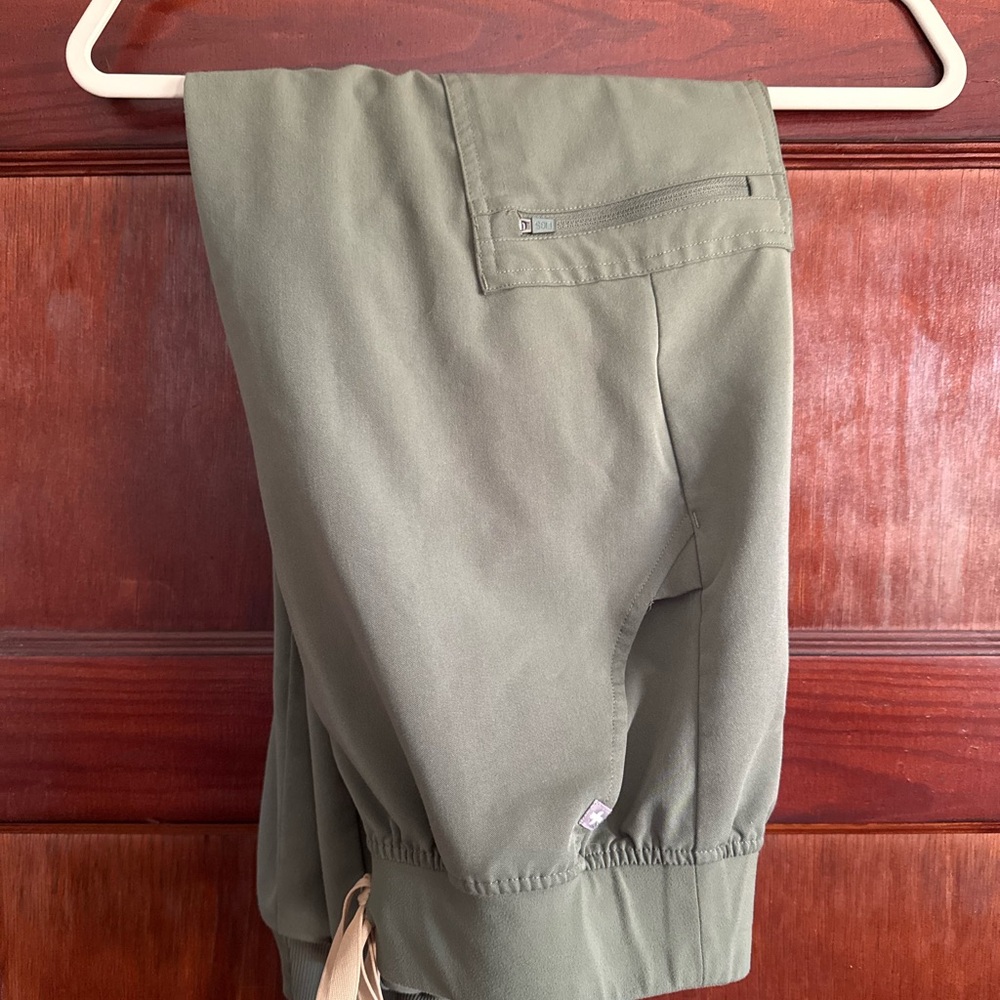 Figs Sage Green Women's Jogger Scrub Pants